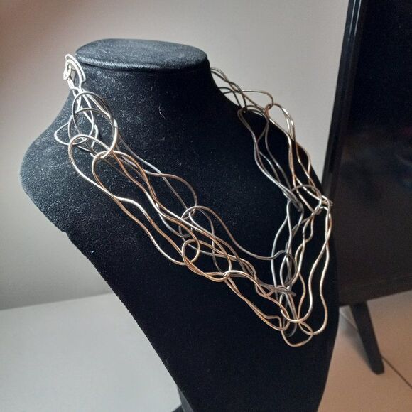Paper clip Linked elongated sculpted statement necklace - Picture 2 of 10